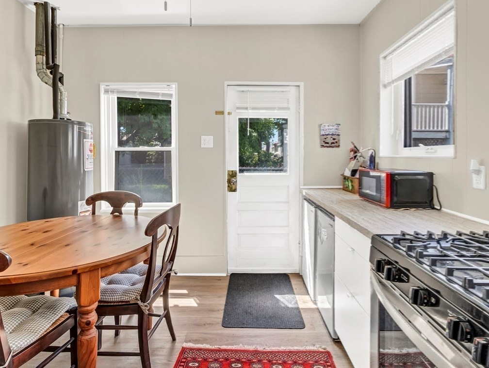 52 H St, Hull MA 02045-1809 exterior