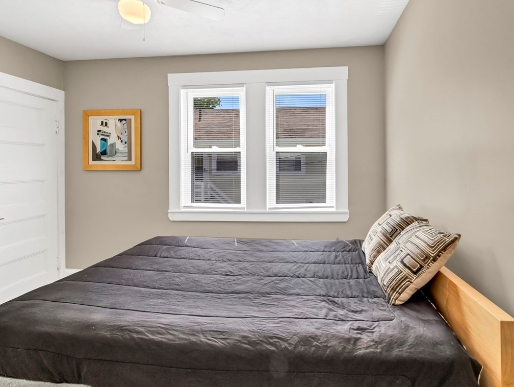 52 H St, Hull MA 02045-1809 exterior