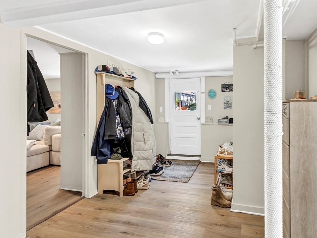 52 H St, Hull MA 02045-1809 exterior