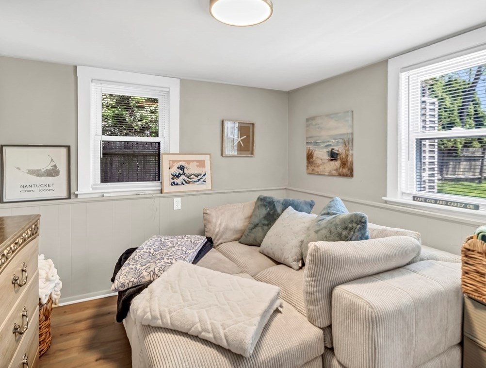 52 H St, Hull MA 02045-1809 exterior