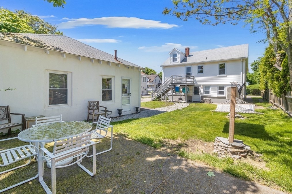 52 H St, Hull MA 02045-1809 exterior