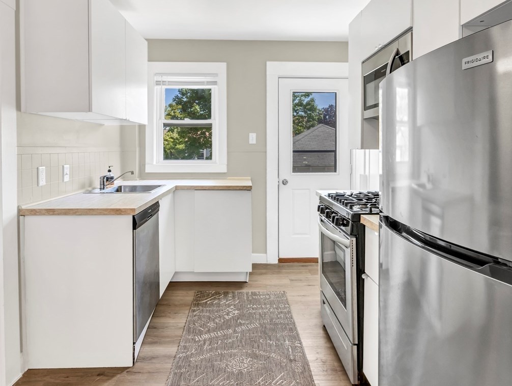 52 H St, Hull MA 02045-1809 exterior