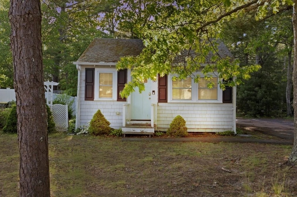 50 Lake Dr, Plymouth, MA 02360-5644