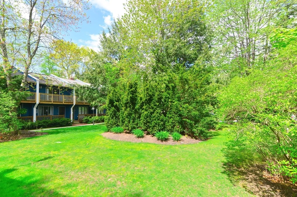 28 Litchfield Pines Dr #28, Leominster, MA 01453