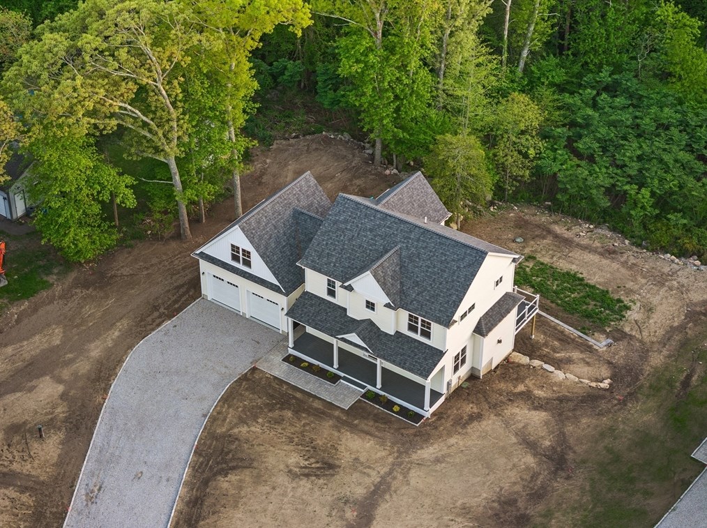 186 Leger Ln, Tiverton, RI 02878-3802