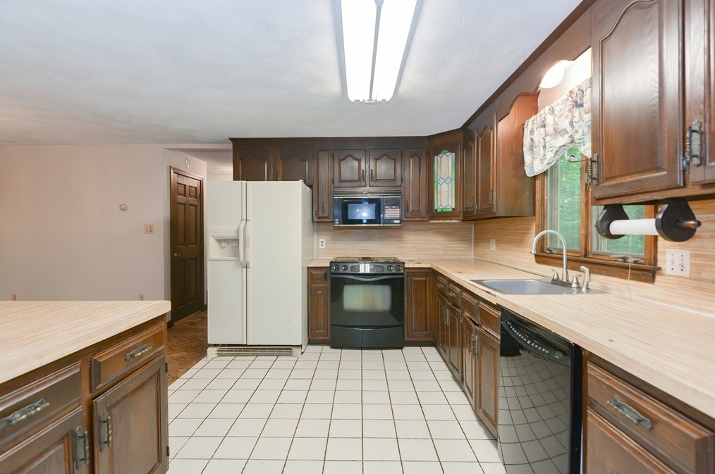 241 Prospect St, Franklin MA 02038-3405 exterior