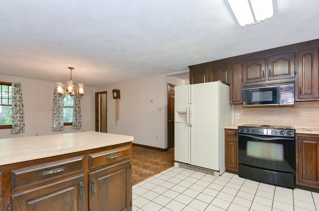 241 Prospect St, Franklin MA 02038-3405 exterior