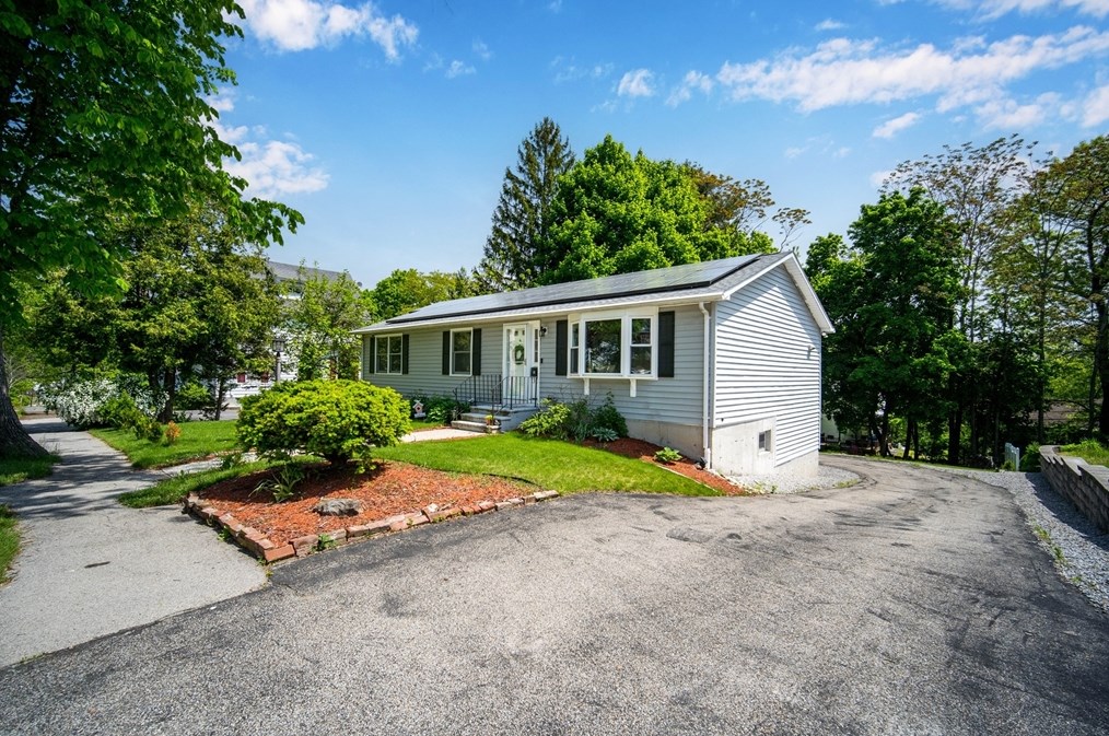 4 Ball St, Worcester, MA 01603