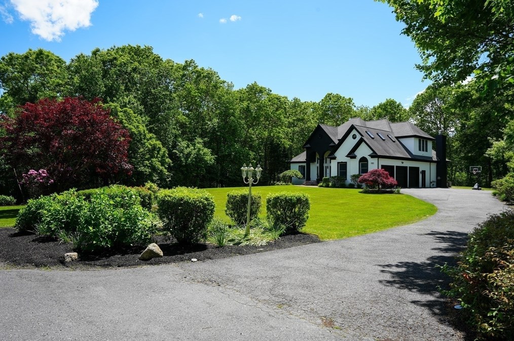 1274 Old Fall Riv Rd, Dartmouth MA 02747-1158 exterior