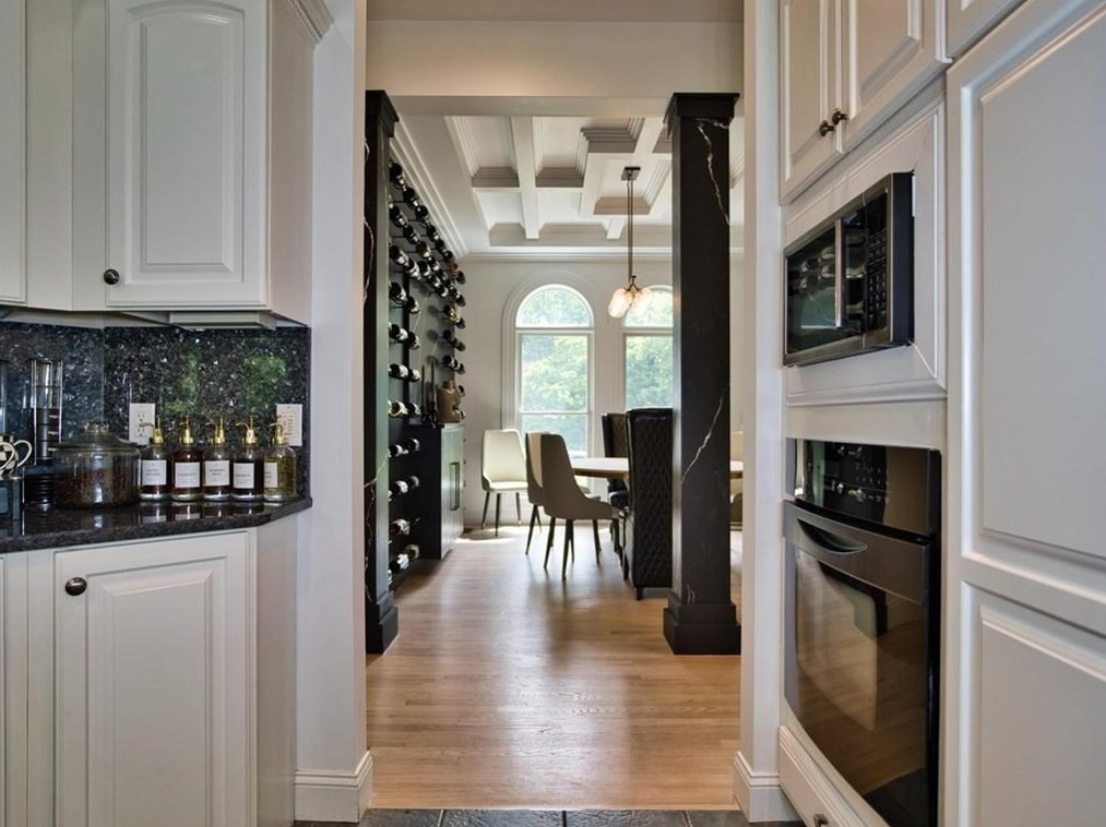 1274 Old Fall Riv Rd, Dartmouth MA 02747-1158 exterior