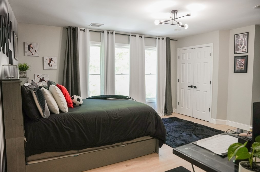 1274 Old Fall Riv Rd, Dartmouth MA 02747-1158 exterior