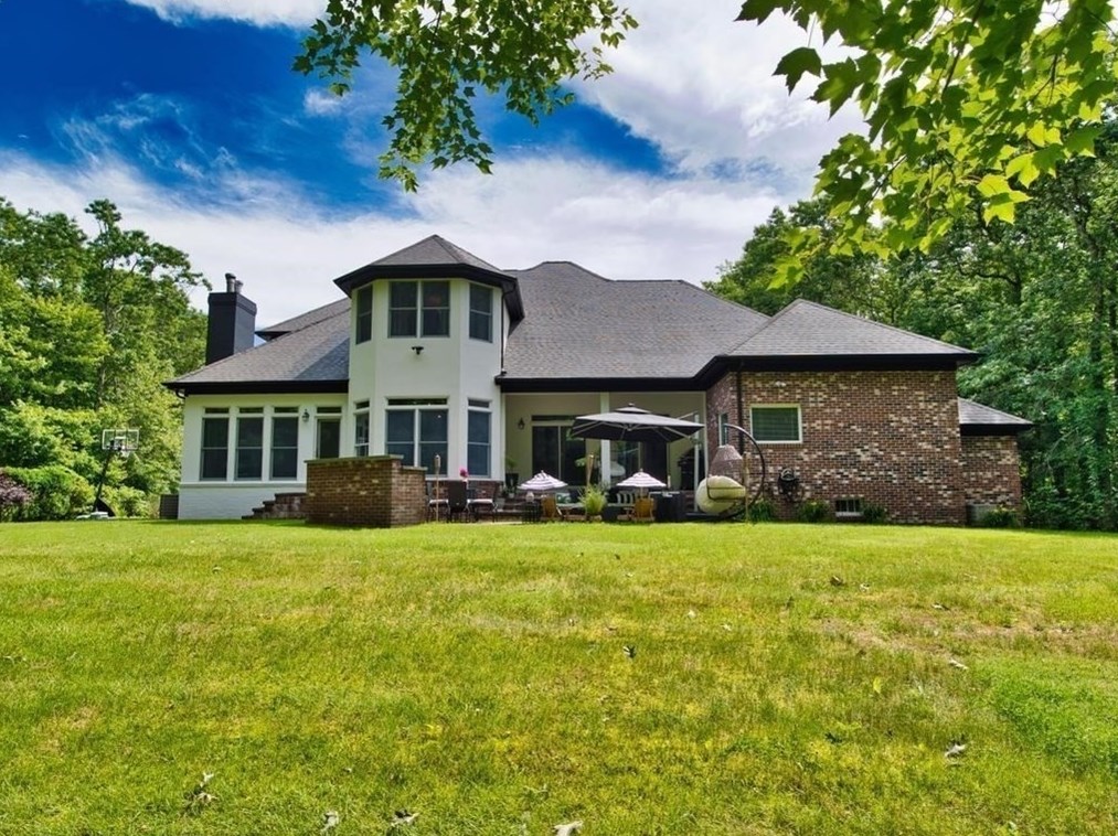 1274 Old Fall Riv Rd, Dartmouth MA 02747-1158 exterior