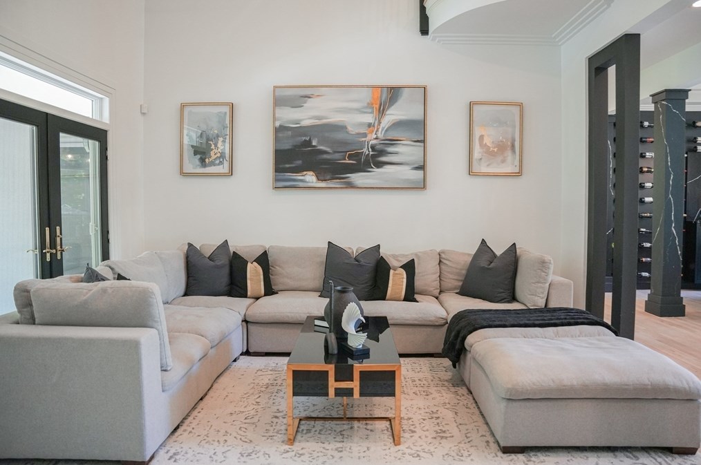 1274 Old Fall Riv Rd, Dartmouth MA 02747-1158 exterior