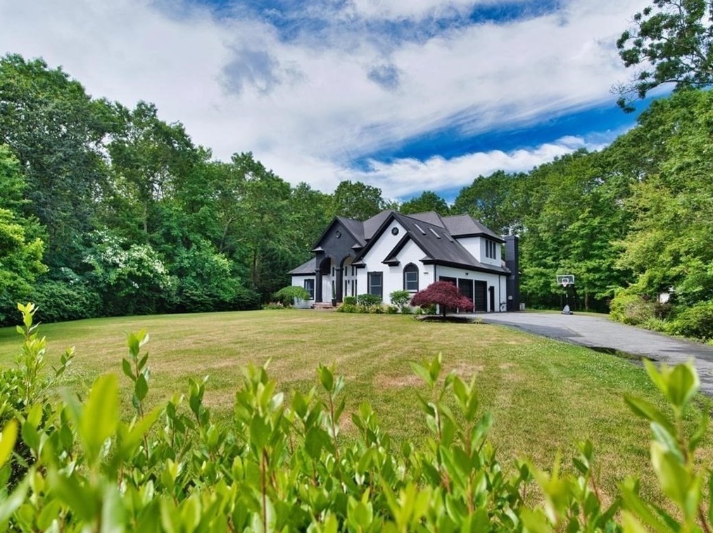 1274 Old Fall Riv Rd, Dartmouth MA 02747-1158 exterior