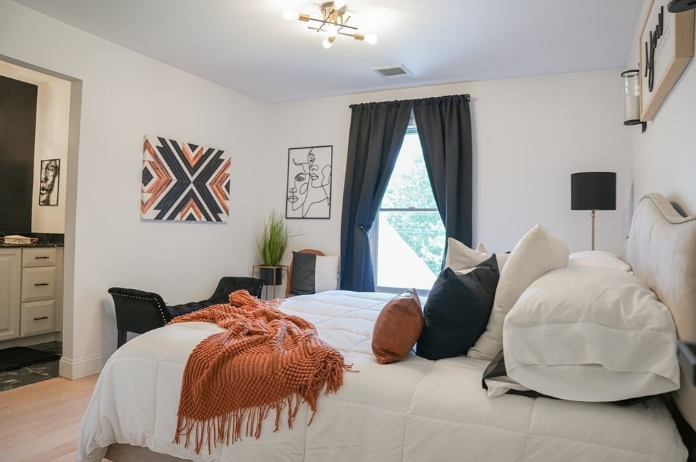 1274 Old Fall Riv Rd, Dartmouth MA 02747-1158 exterior