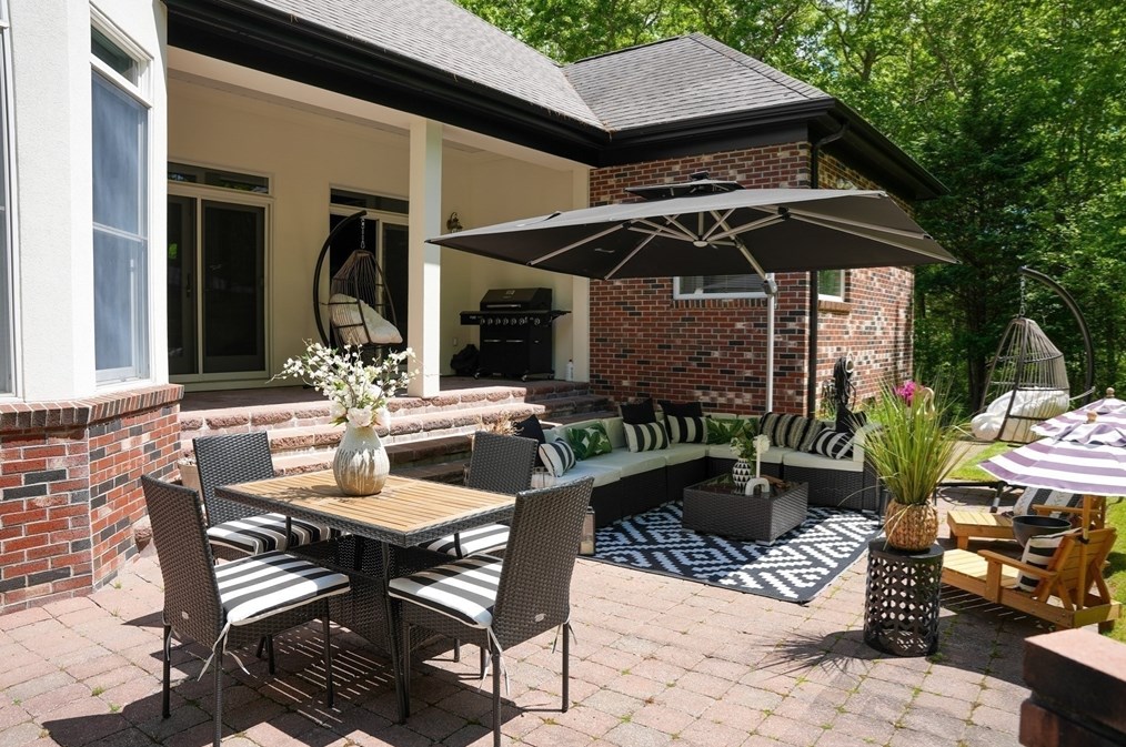 1274 Old Fall Riv Rd, Dartmouth MA 02747-1158 exterior