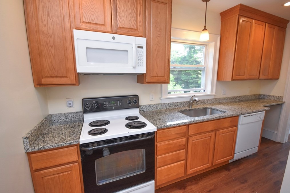 487 Main St, Amherst MA 01002-2368 exterior