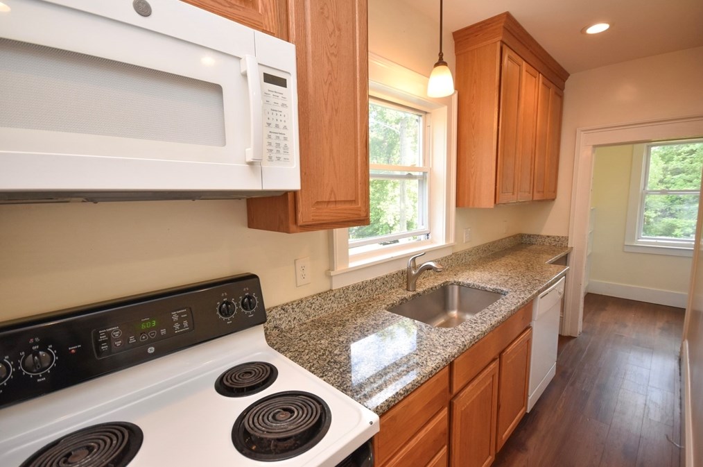 487 Main St, Amherst MA 01002-2368 exterior