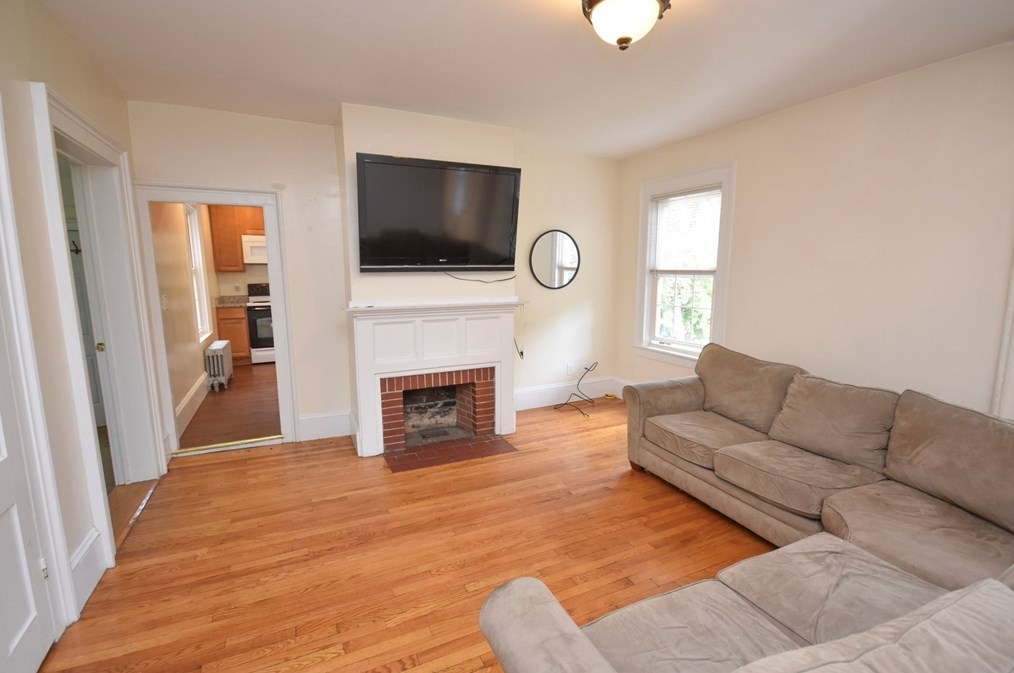 487 Main St, Amherst MA 01002-2368 exterior