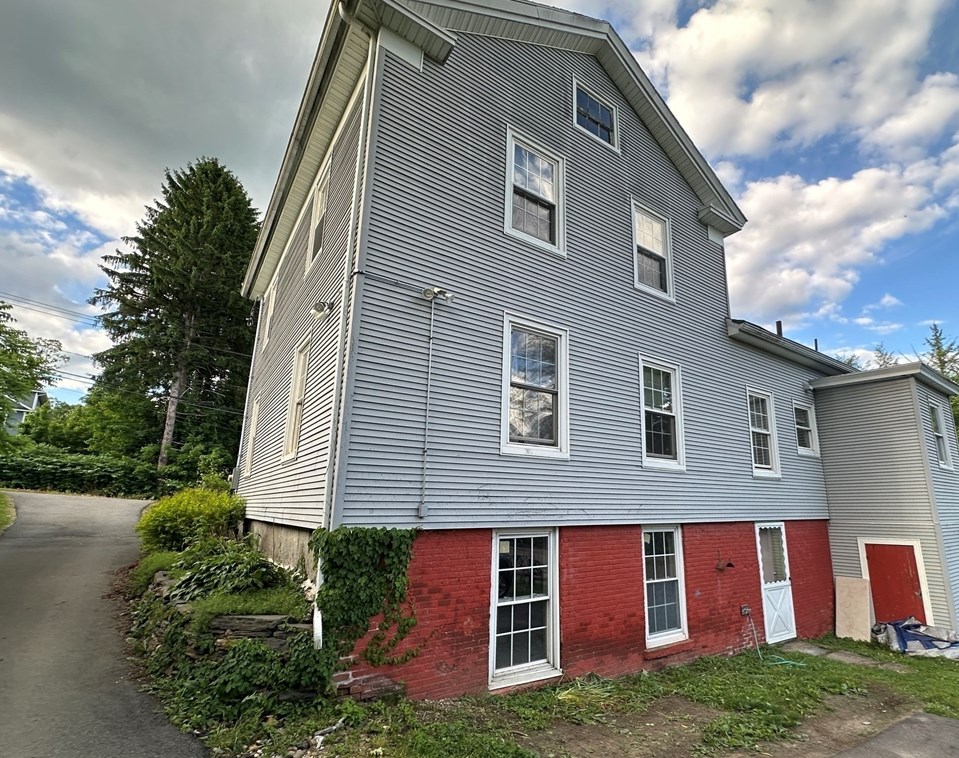 487 Main St, Amherst MA 01002-2368 exterior