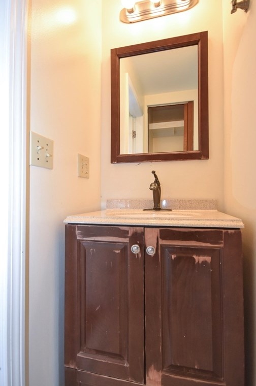 487 Main St, Amherst MA 01002-2368 exterior