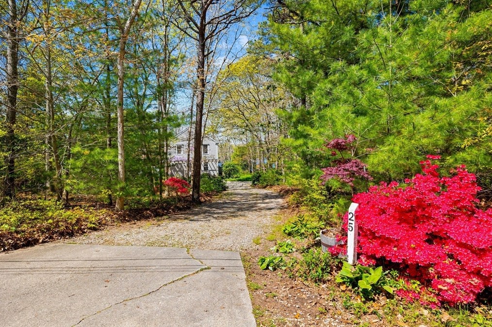 25 Grn Acres Ln, Sandwich MA 02644-1500 exterior