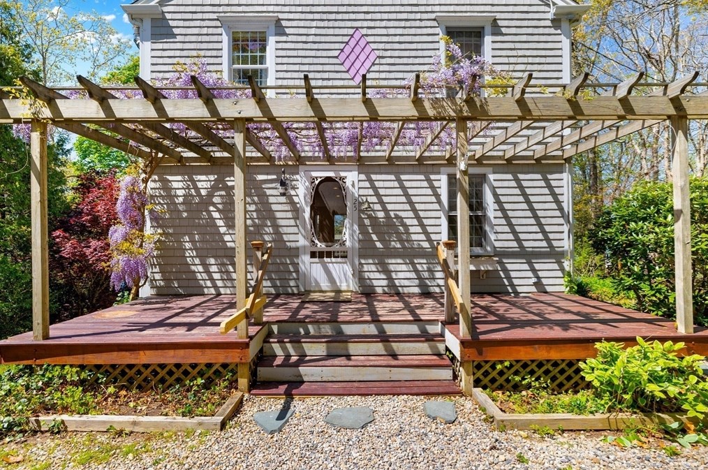 25 Grn Acres Ln, Sandwich MA 02644-1500 exterior