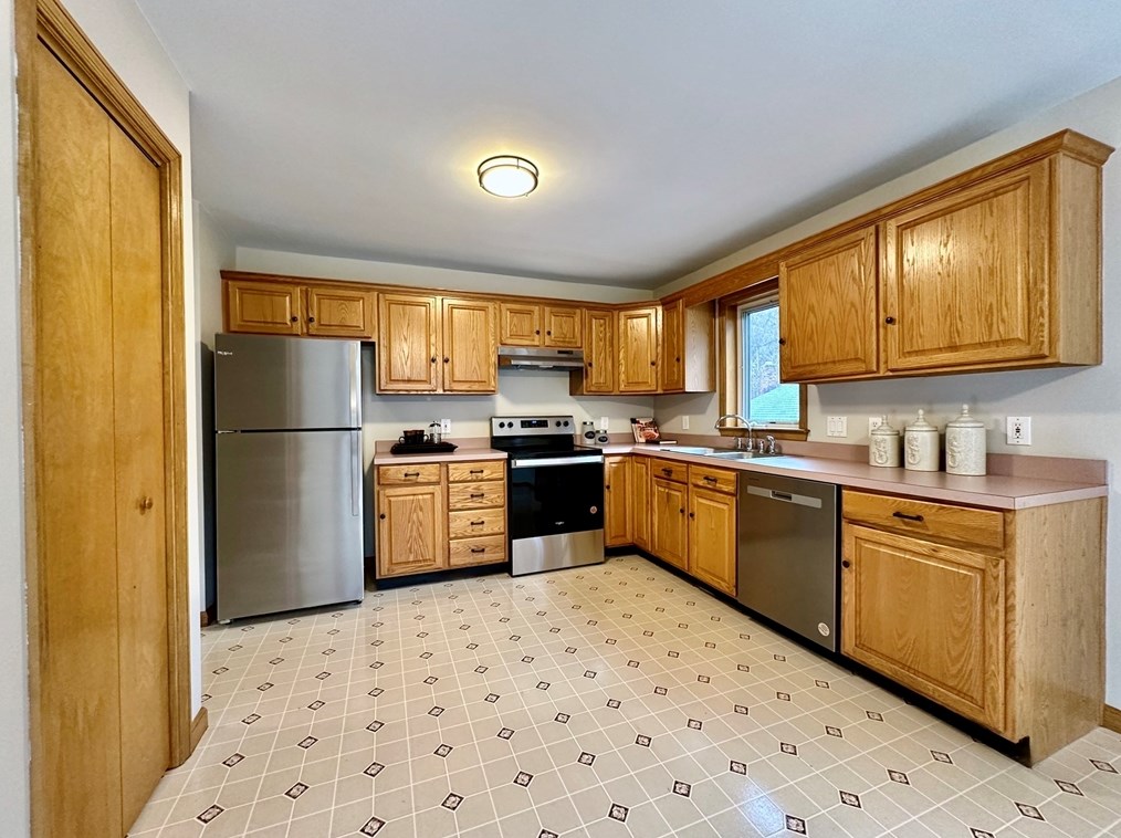 515 Loomis St, Montgomery MA 01085-3965 exterior