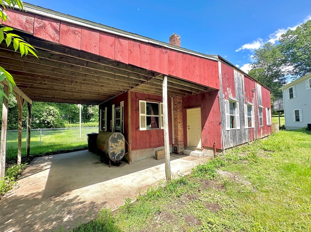 515 Loomis St, Montgomery MA 01085-3965 exterior