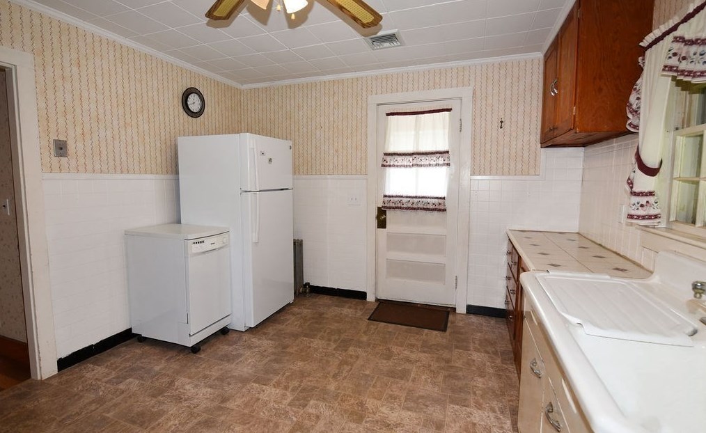 106 High St, Whitman MA 02382-1134 exterior