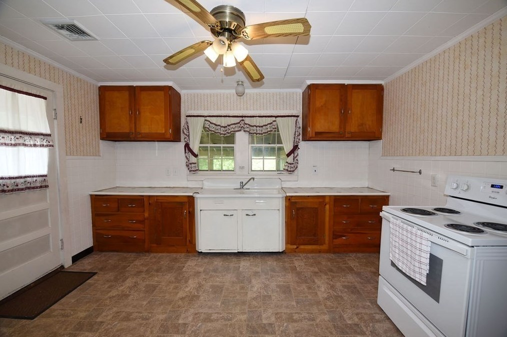 106 High St, Whitman MA 02382-1134 exterior