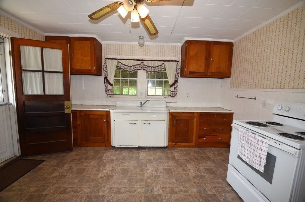 106 High St, Whitman MA 02382-1134 exterior