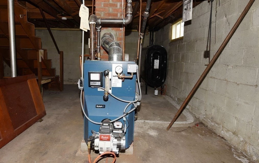 106 High St, Whitman MA 02382-1134 exterior