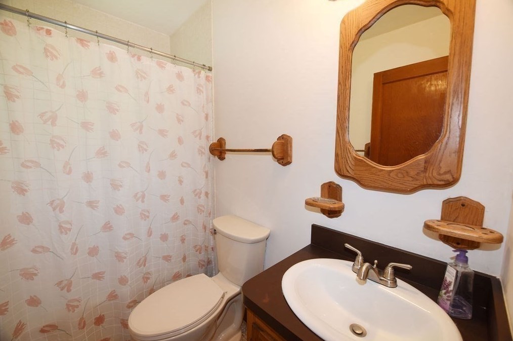 106 High St, Whitman MA 02382-1134 exterior