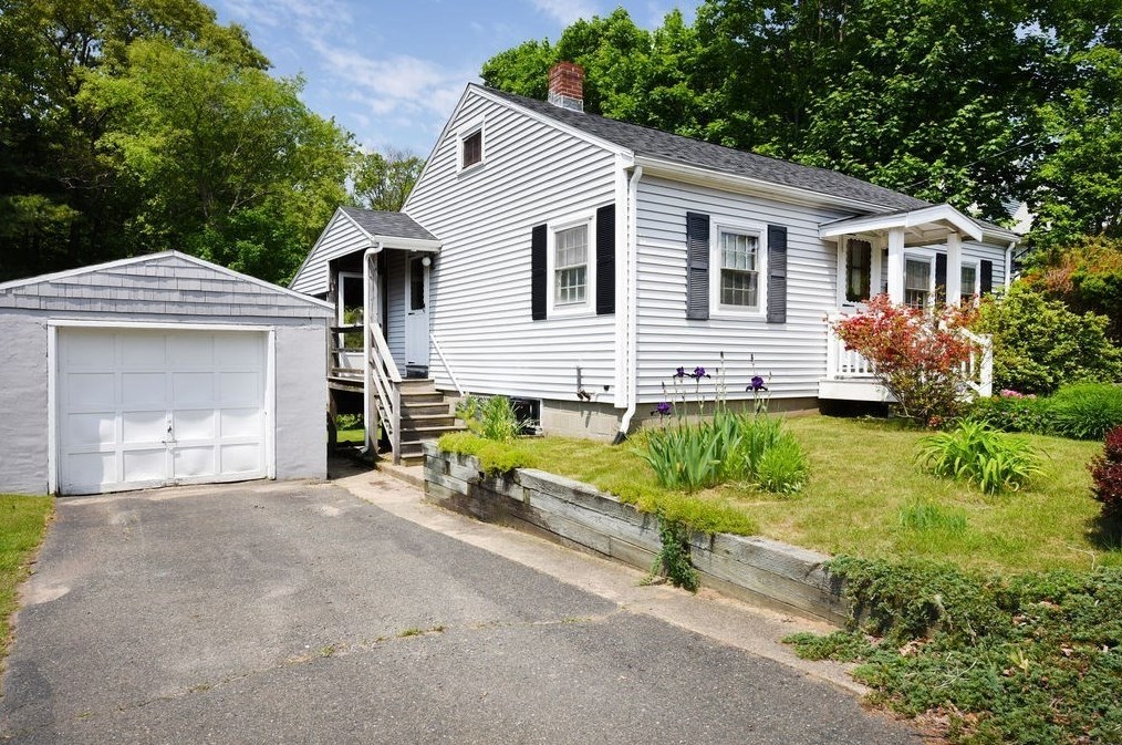 106 High St, Whitman MA 02382-1134 exterior