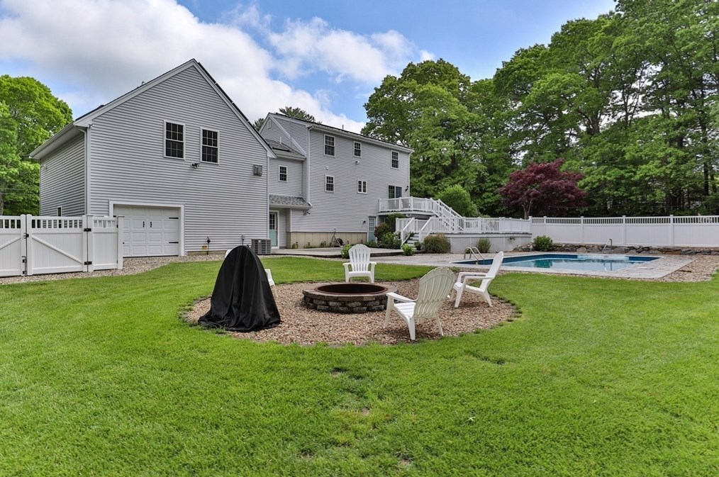 36 Chershire Ave, New Bedford MA 02743-2512 exterior