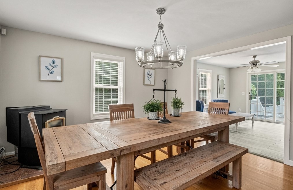 36 Chershire Ave, New Bedford MA 02743-2512 exterior