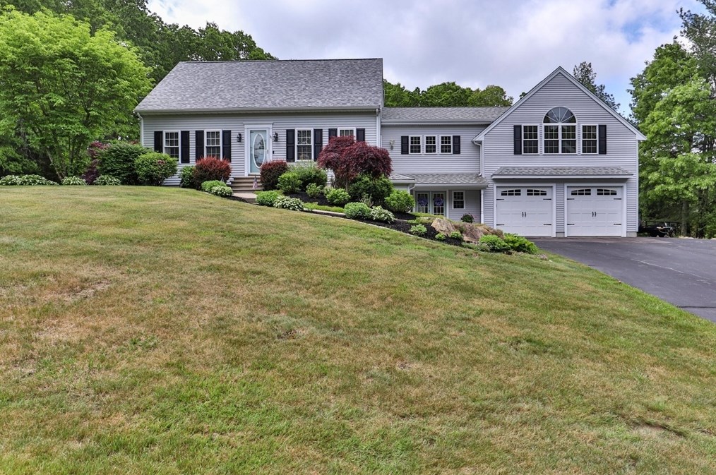 36 Chershire Ave, New Bedford MA 02743-2512 exterior