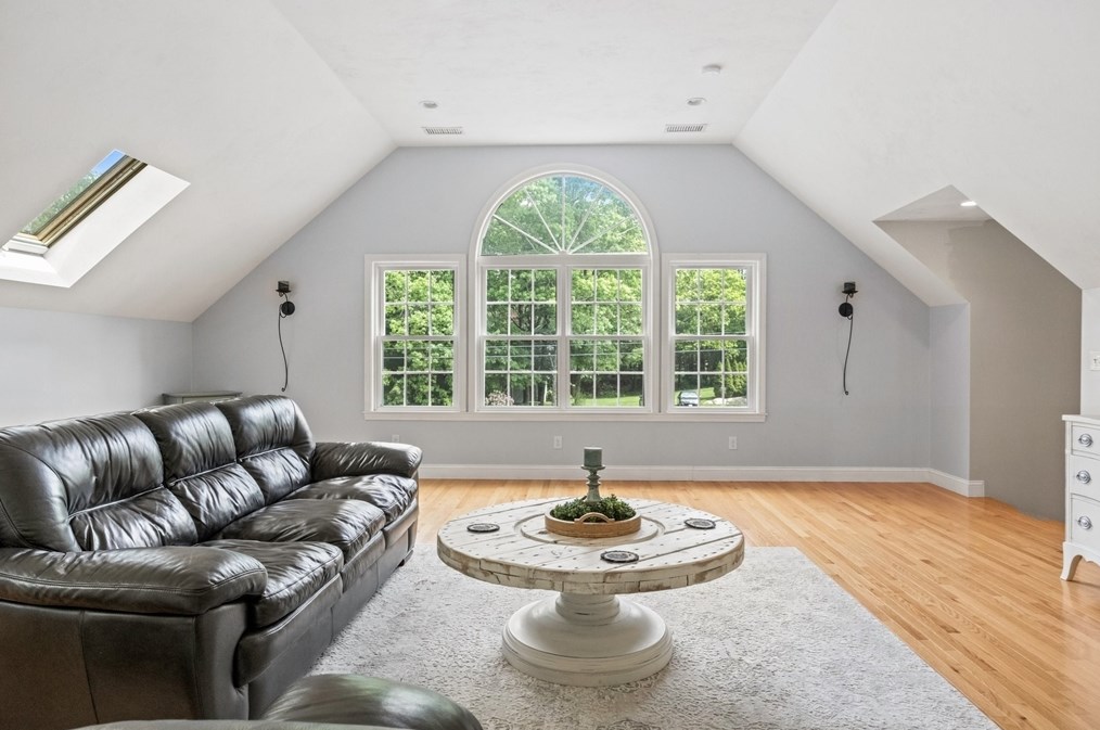 36 Chershire Ave, New Bedford MA 02743-2512 exterior