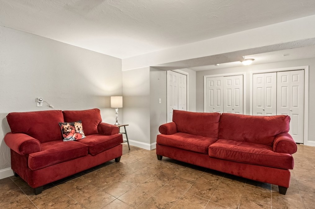 36 Chershire Ave, New Bedford MA 02743-2512 exterior