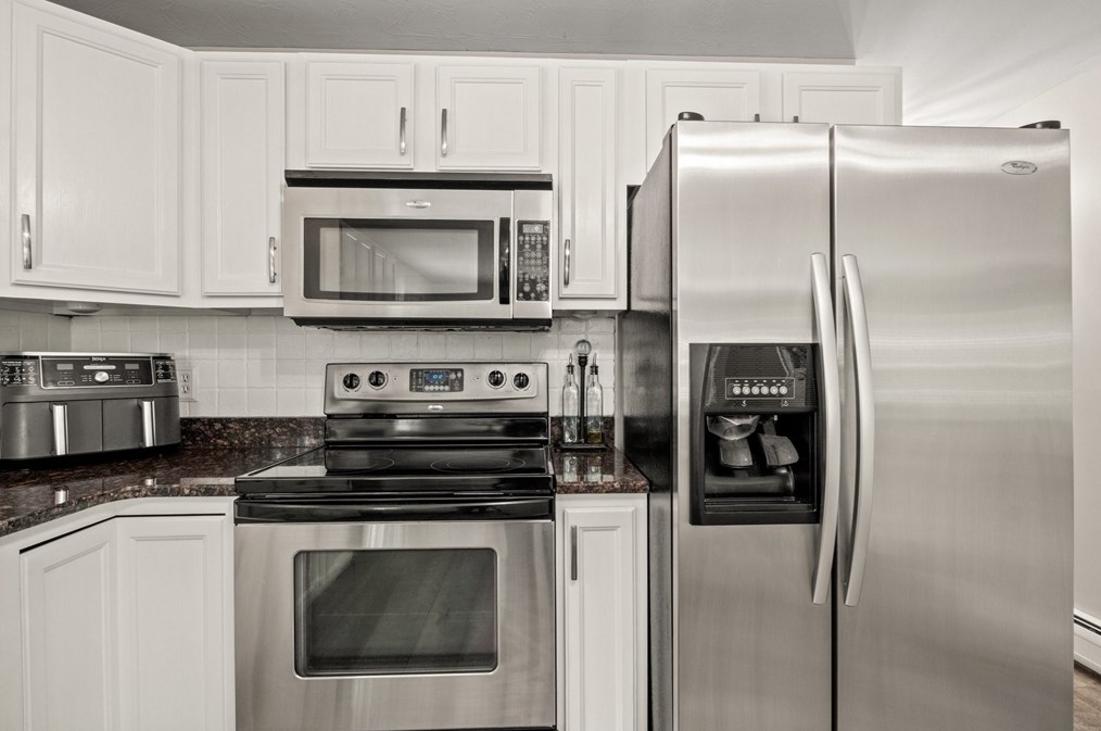 36 Chershire Ave, New Bedford MA 02743-2512 exterior