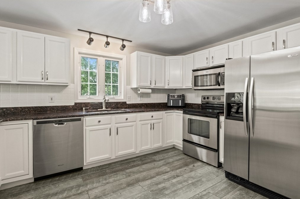 36 Chershire Ave, New Bedford MA 02743-2512 exterior