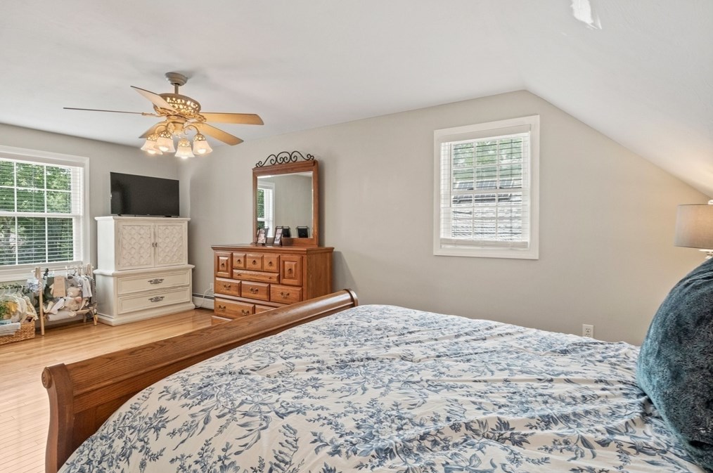 36 Chershire Ave, New Bedford MA 02743-2512 exterior