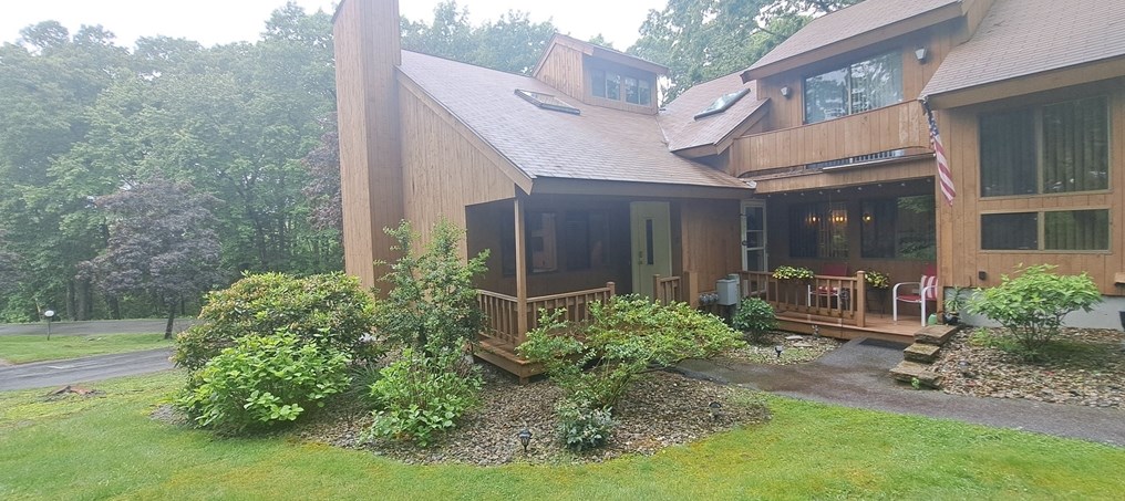 5 Parish Ct, Haverhill MA 01832-1163 exterior