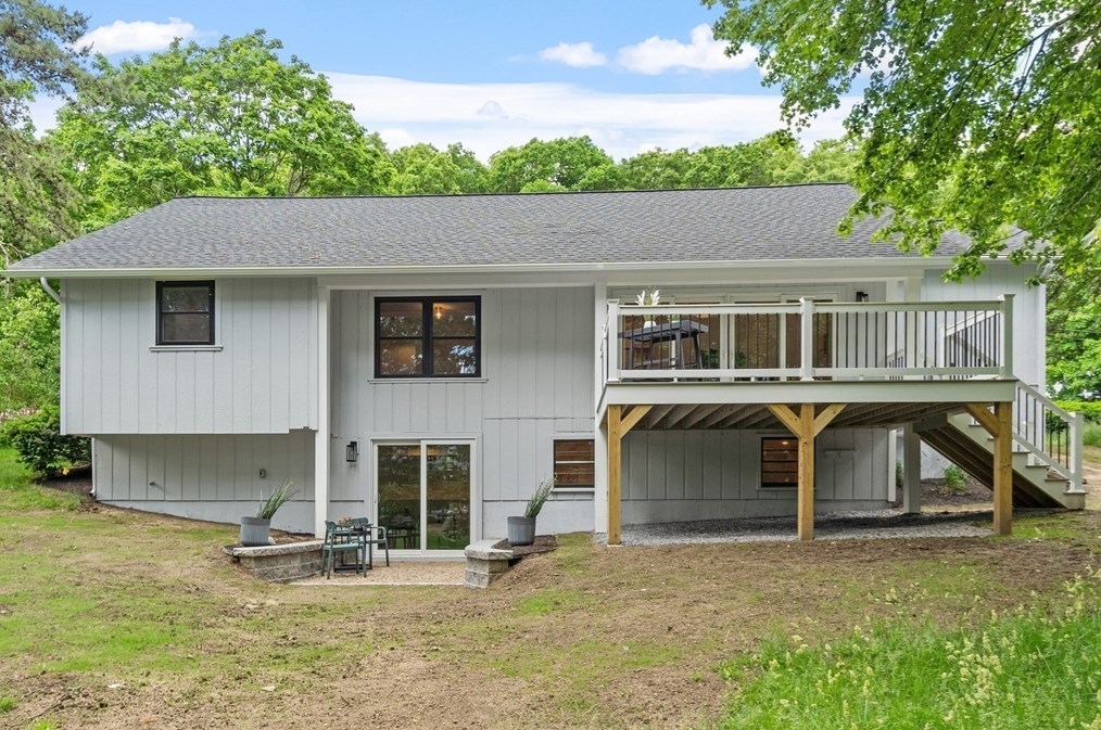 12 Seneca Dr, Hudson MA  01749-3126 exterior