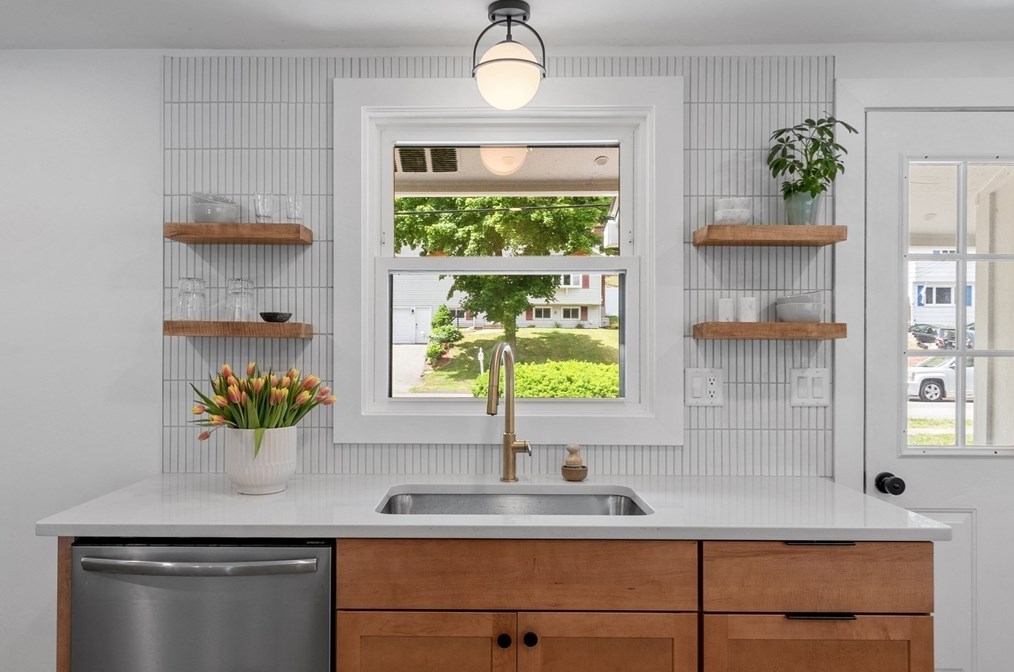 12 Seneca Dr, Hudson MA  01749-3126 exterior