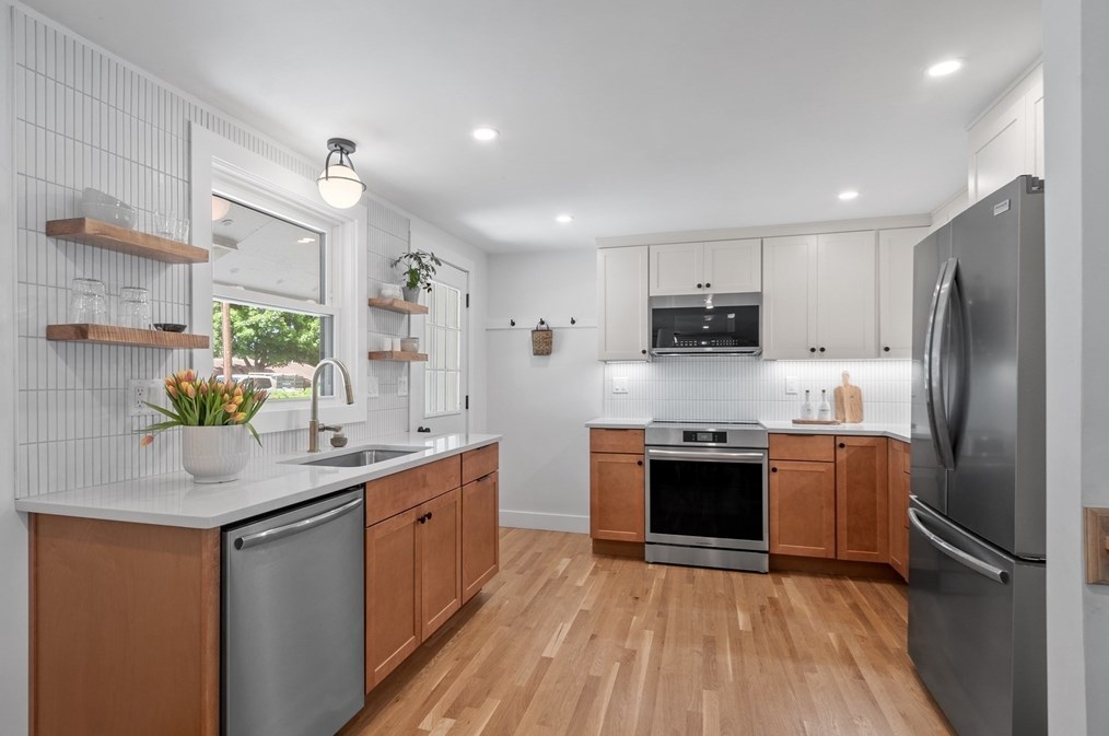 12 Seneca Dr, Hudson MA  01749-3126 exterior