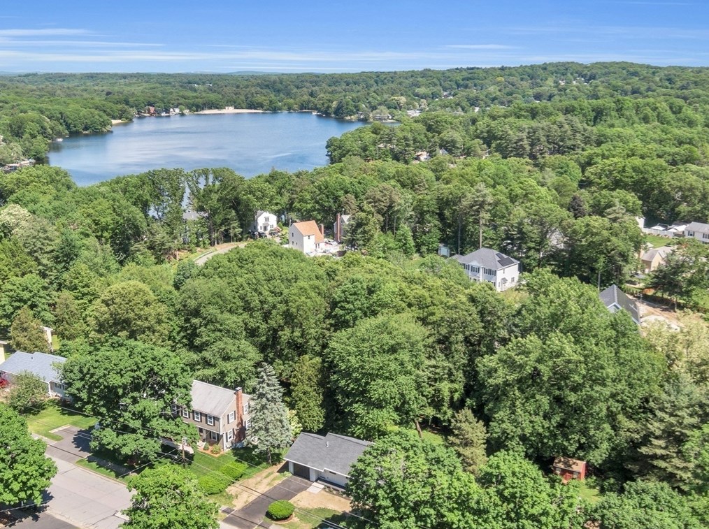 12 Seneca Dr, Hudson MA  01749-3126 exterior