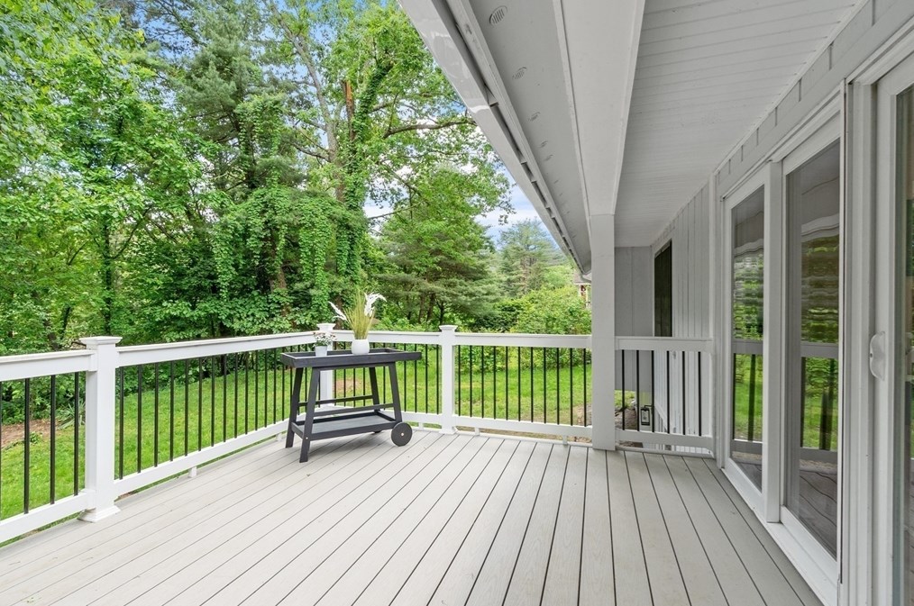 12 Seneca Dr, Hudson MA  01749-3126 exterior