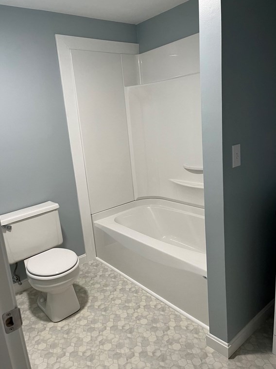 1261 Church St, New Bedford MA 02745-1725 exterior